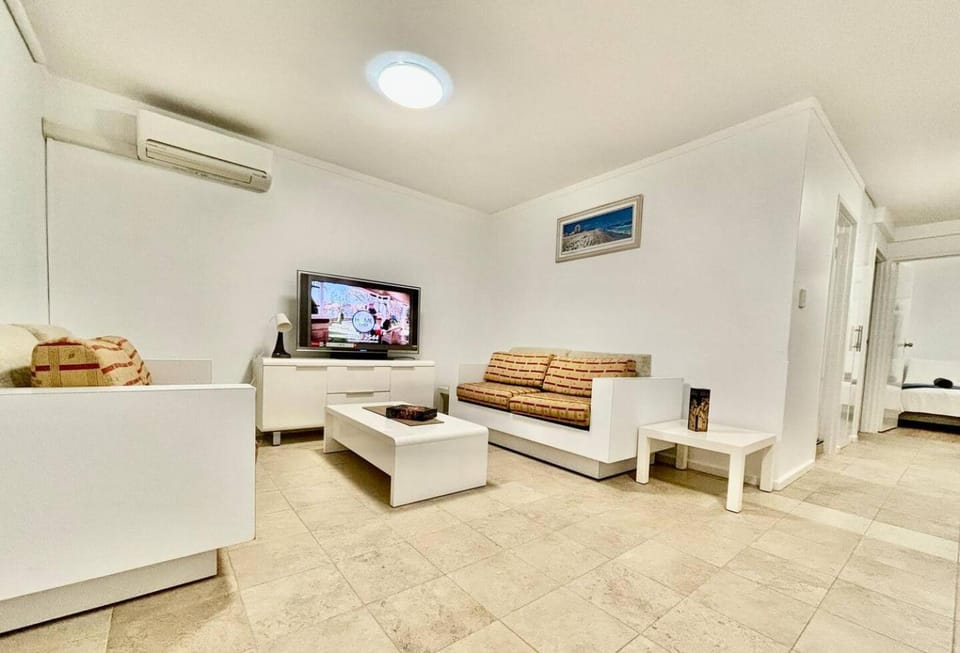 Coastal Beach Retreat Scarborough Pool & Slide! Apartment hotel in Perth