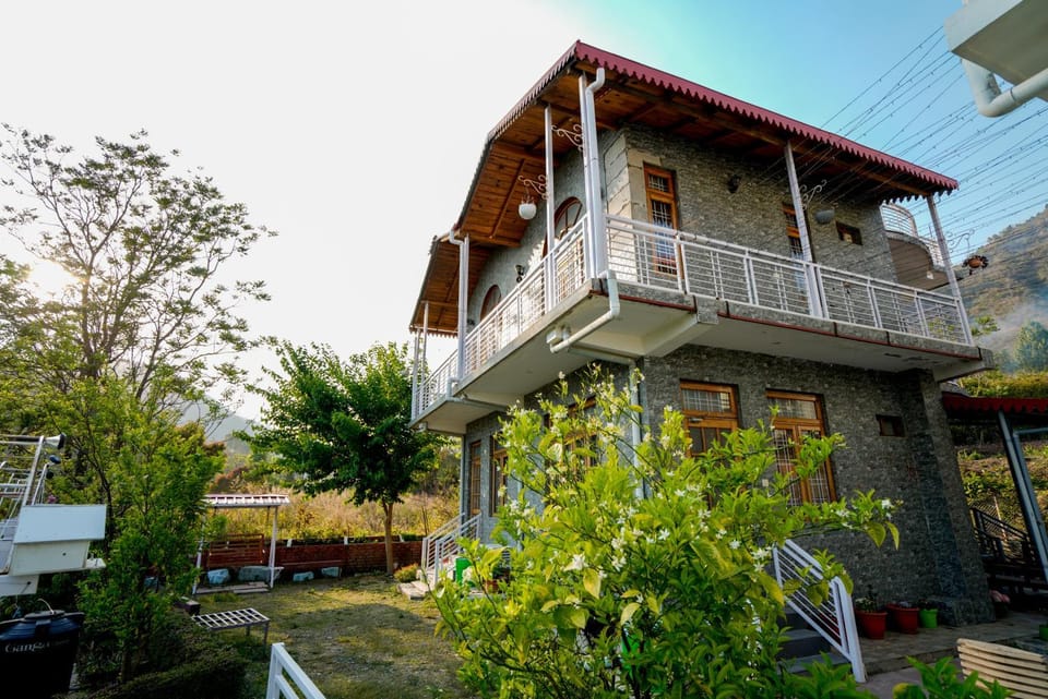 Property building, Garden, Garden, Balcony/Terrace, Garden view
