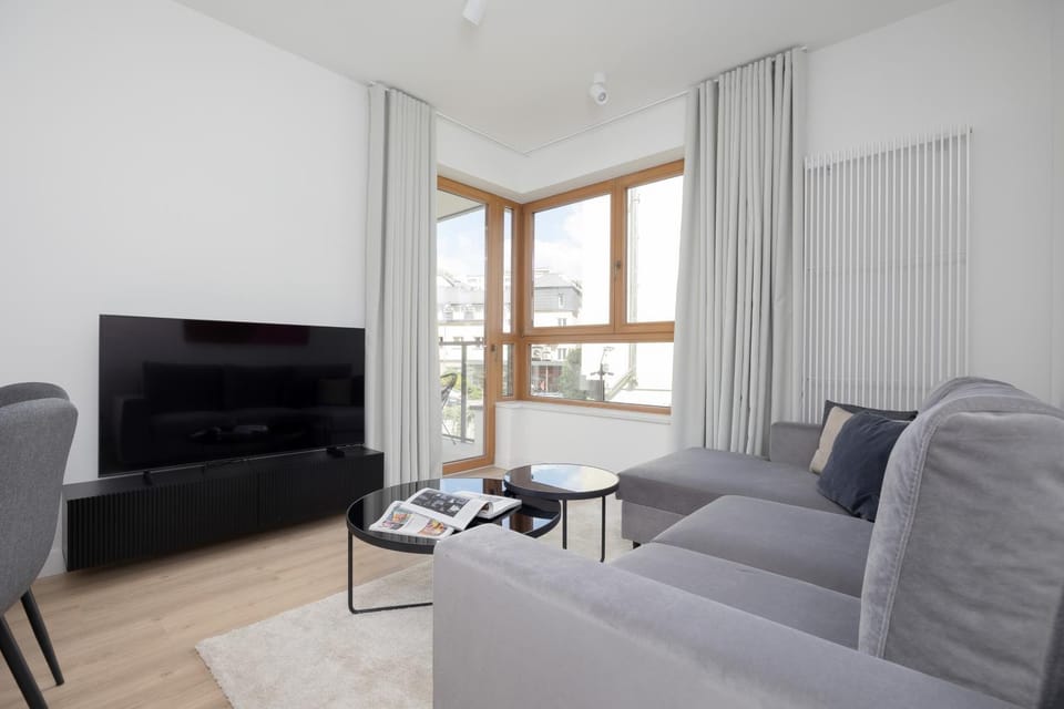 TV and multimedia, Living room, Seating area, Evening entertainment