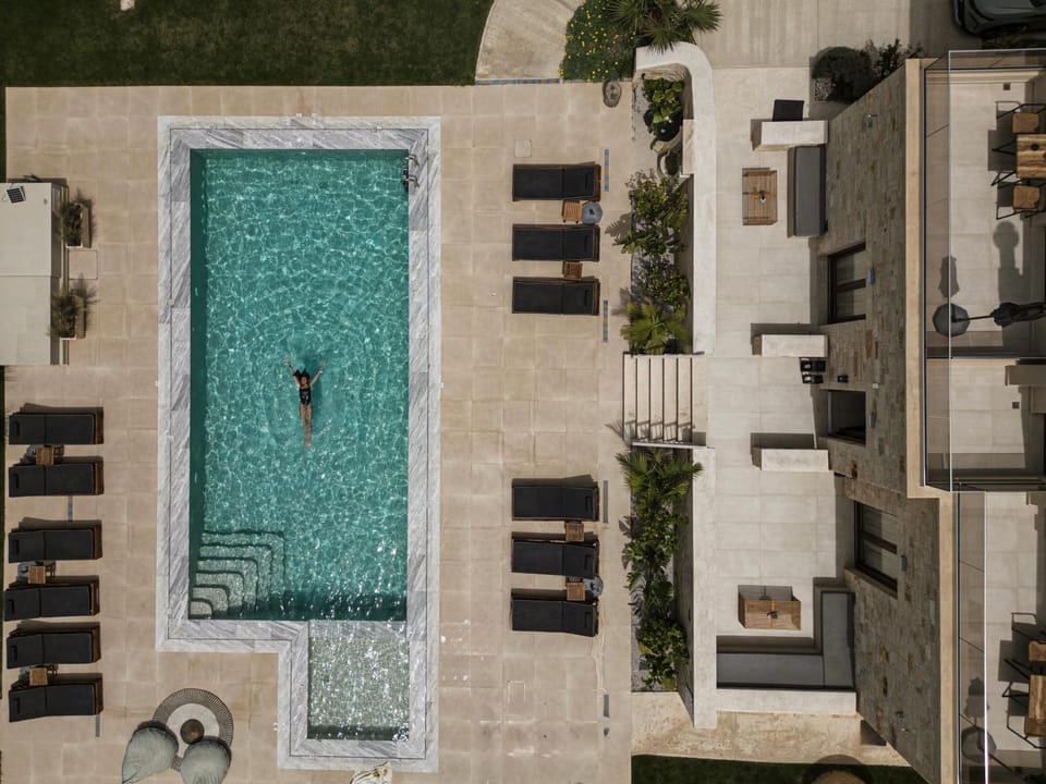 Property building, Day, Bird's eye view, Swimming pool, sunbed