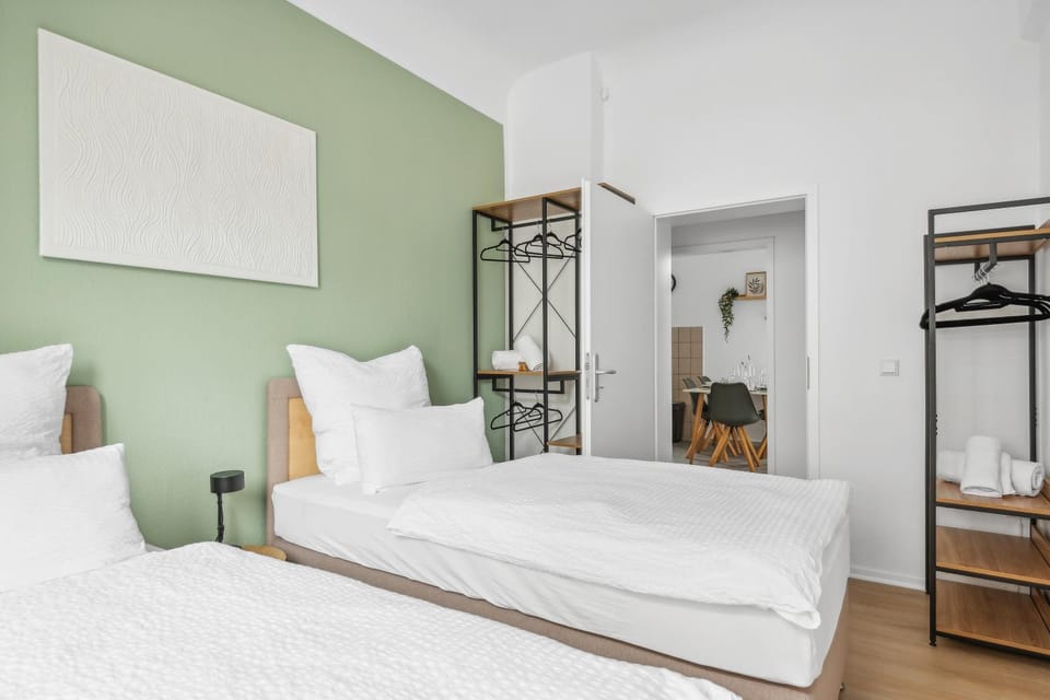 Bed, TV and multimedia, Photo of the whole room, Bedroom, towels, wardrobe