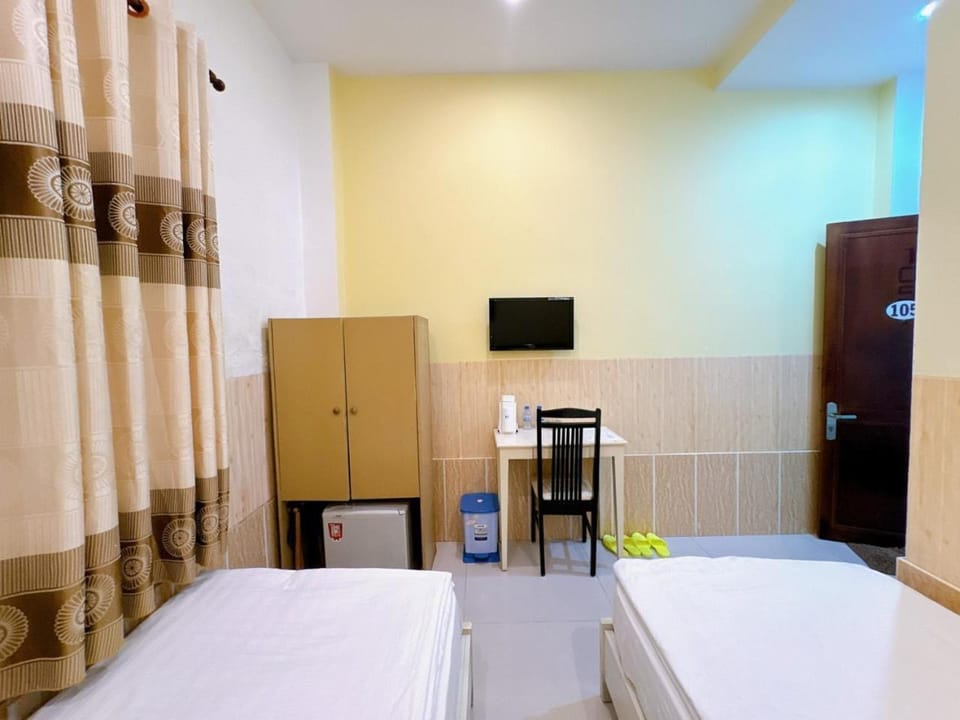 Bed, Photo of the whole room, wardrobe