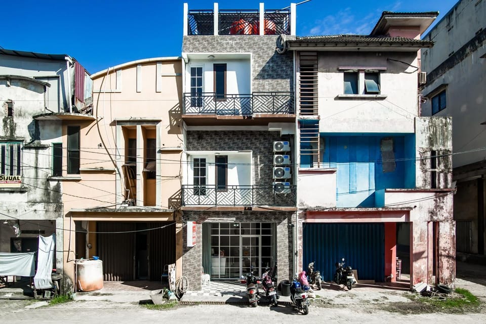 Facade/entrance