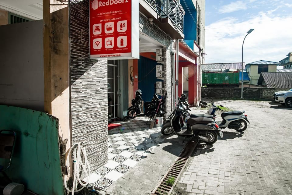 Facade/entrance, Parking