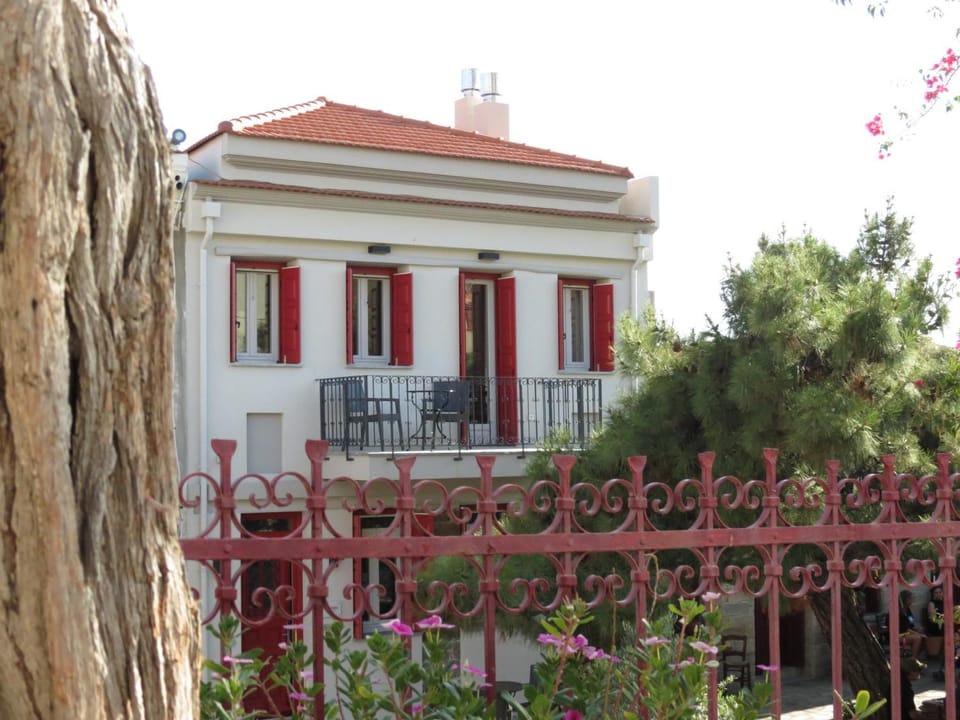 Property building, Day