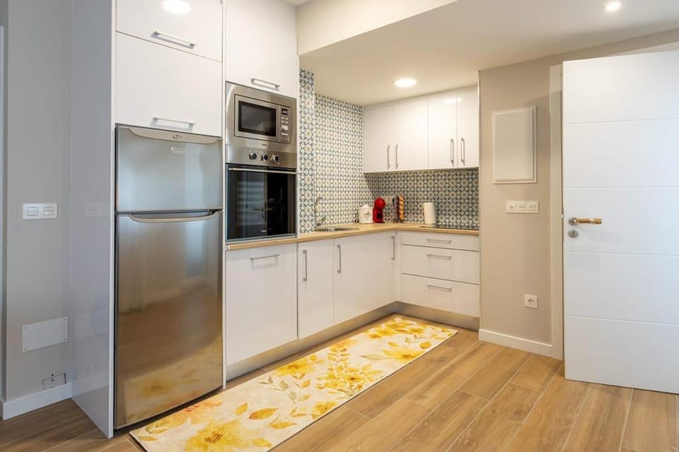 Kitchen or kitchenette, dishwasher, oven, stove
