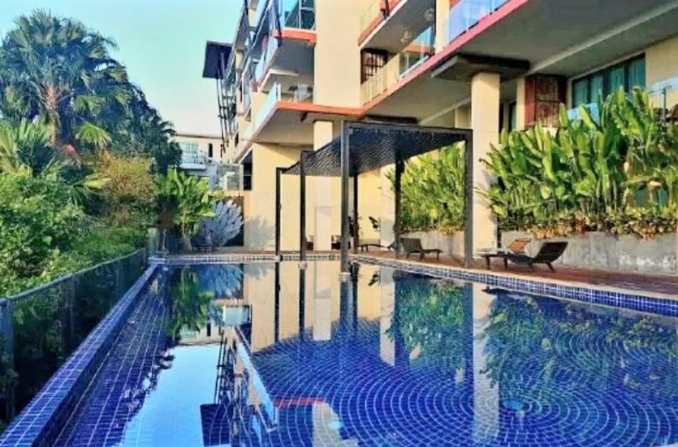 Balcony/Terrace, Pool view, Swimming pool, Swimming pool, sunbed