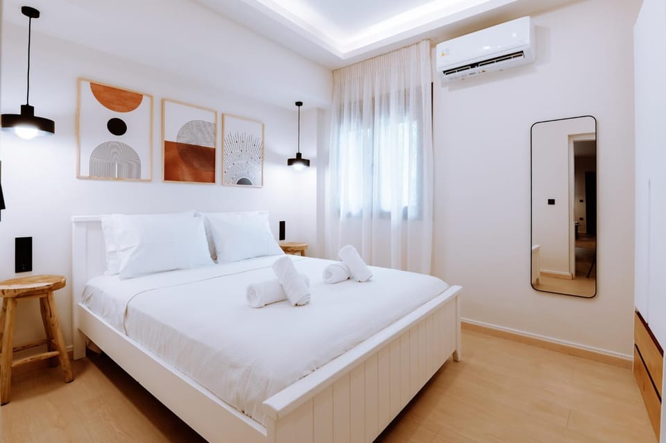 Bed, Photo of the whole room, Bedroom, towels, wardrobe, air conditioner