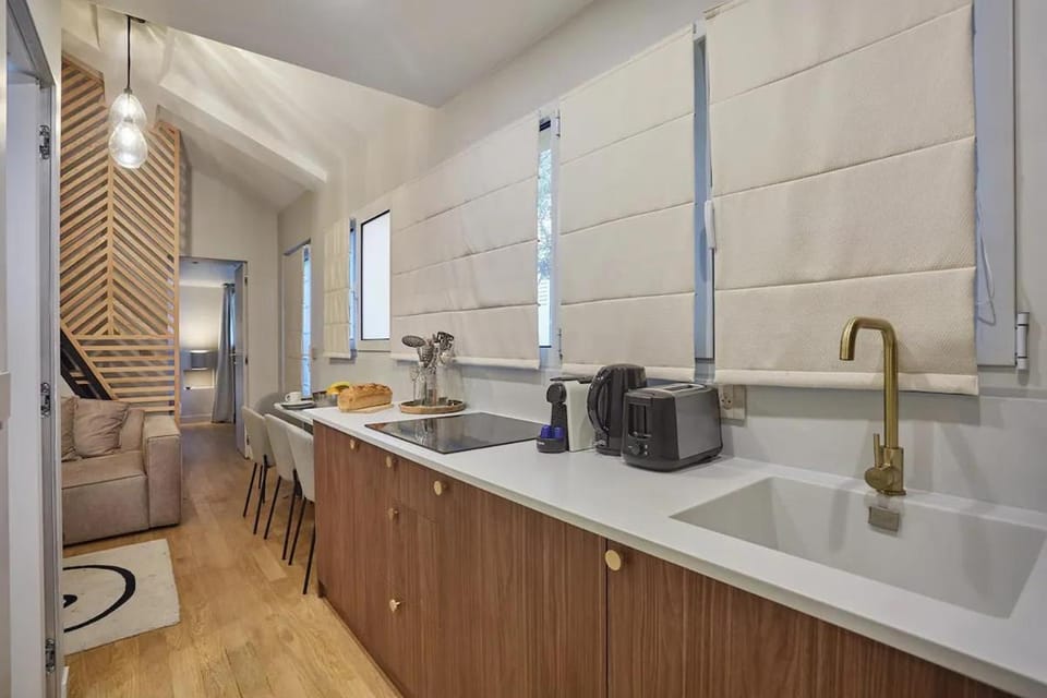 Place de la Bastille Cozy and Modern 2BD Apartment in Paris