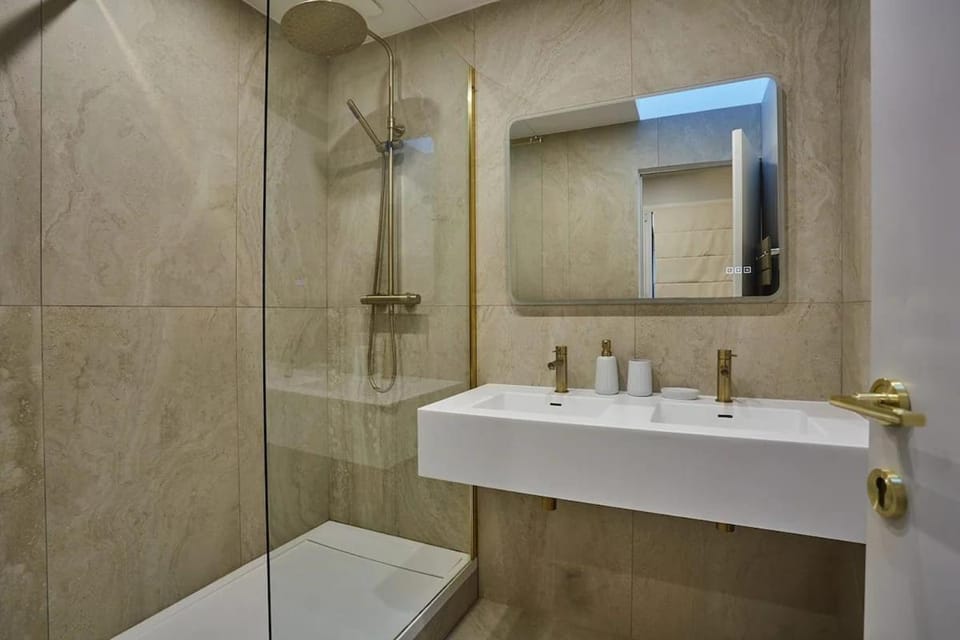Place de la Bastille Cozy and Modern 2BD Apartment in Paris