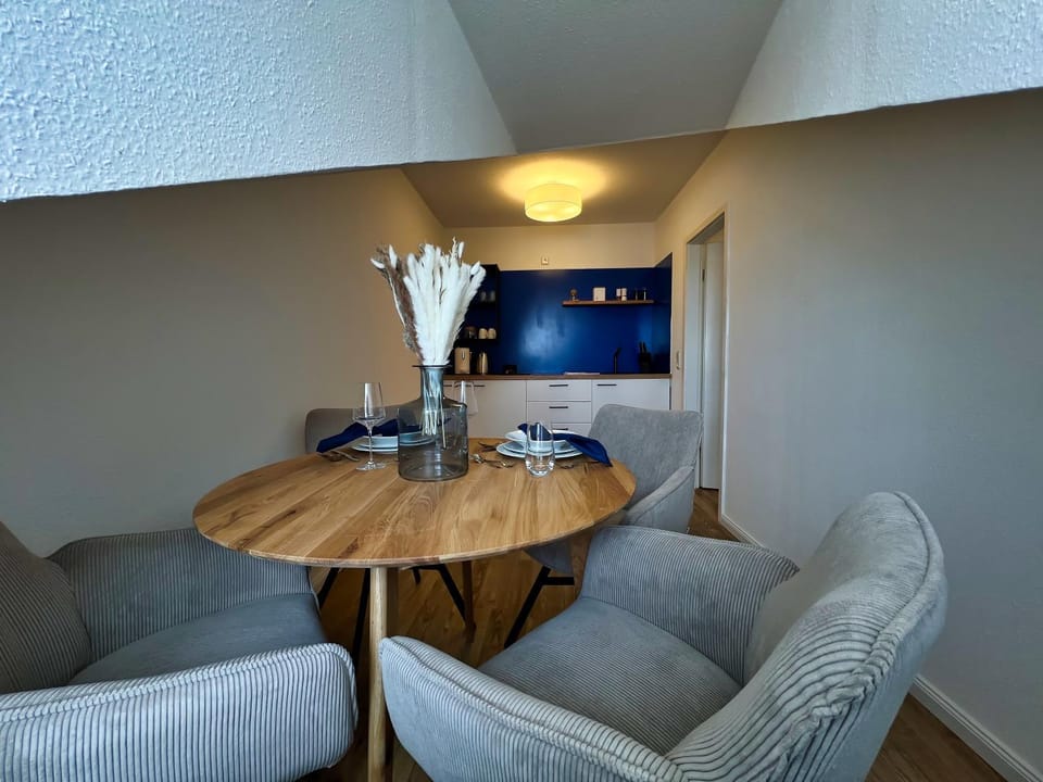 Seating area, Dining area