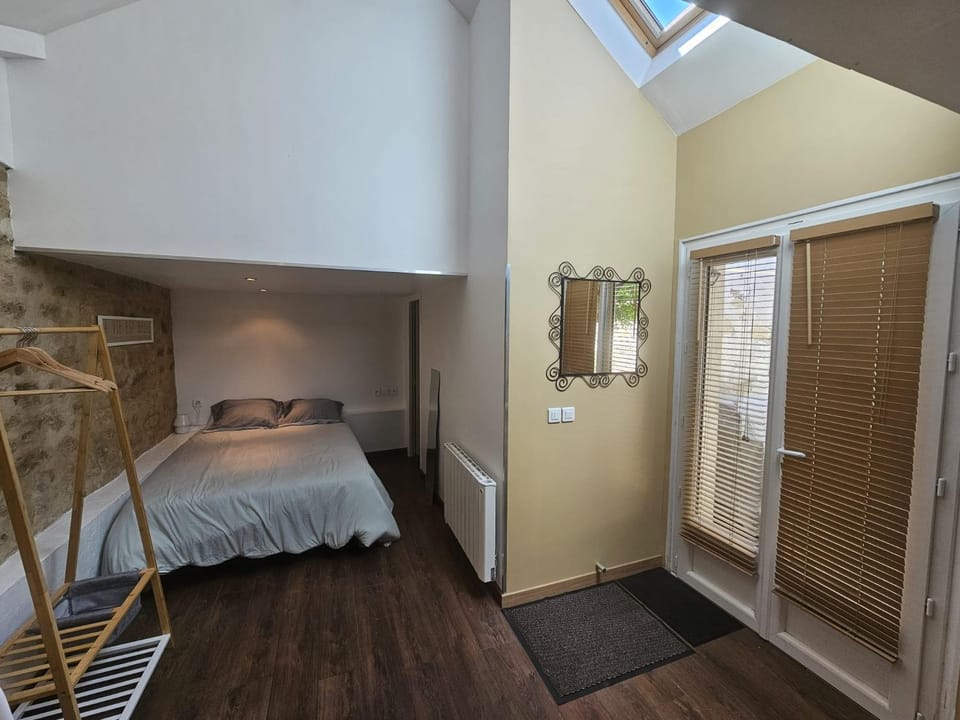 Bed, Photo of the whole room, Bedroom, wardrobe