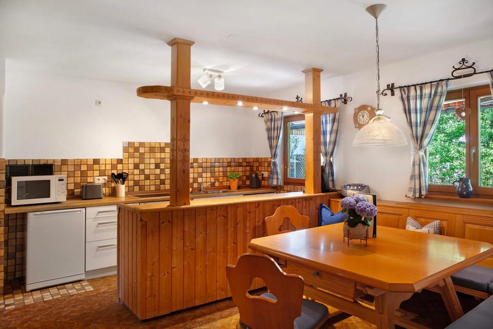 Property building, Kitchen or kitchenette, Living room