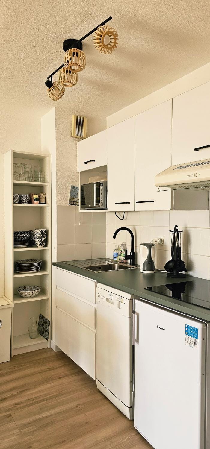 Kitchen or kitchenette