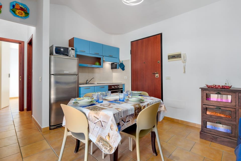 Property building, Kitchen or kitchenette, Living room