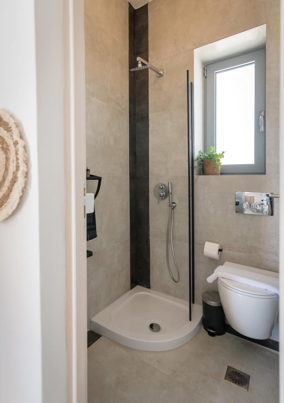 Shower, Toilet, towels