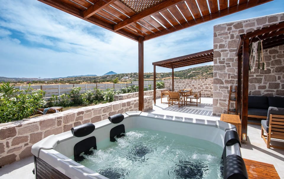 Patio, Day, Natural landscape, Hot Tub, View (from property/room), Balcony/Terrace, sunbed