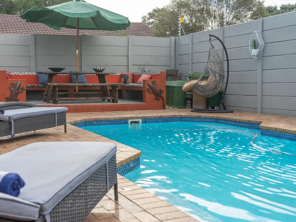 Day, Pool view, Swimming pool, Swimming pool, sunbed