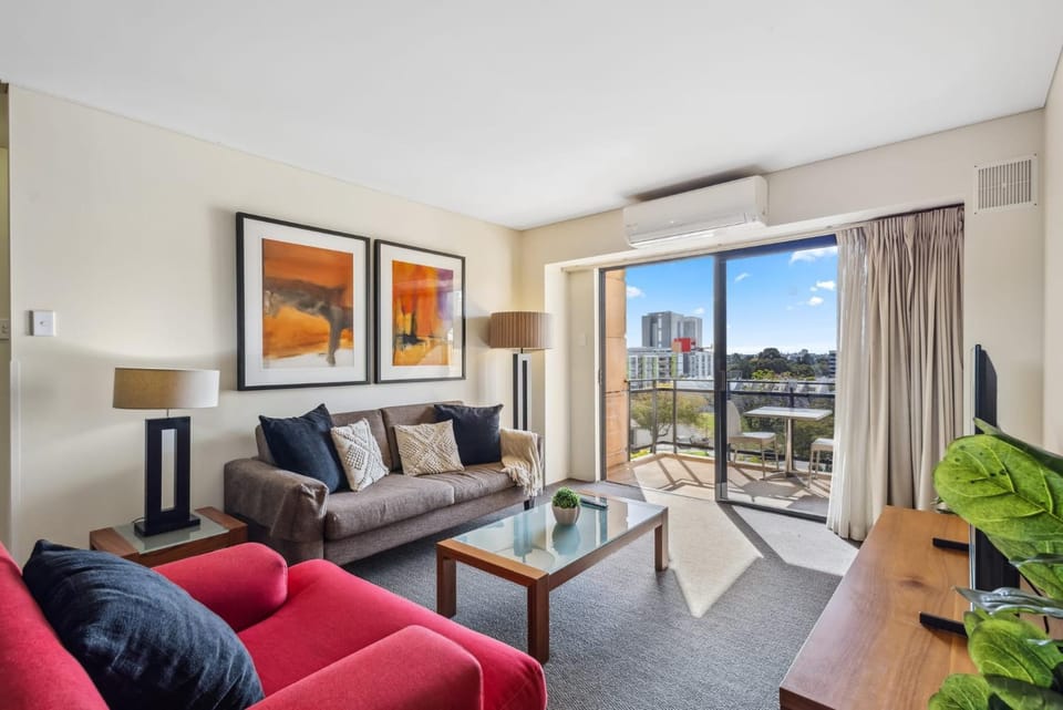 Cozy 2-Bedroom Apartment with City Views Apartment in Perth