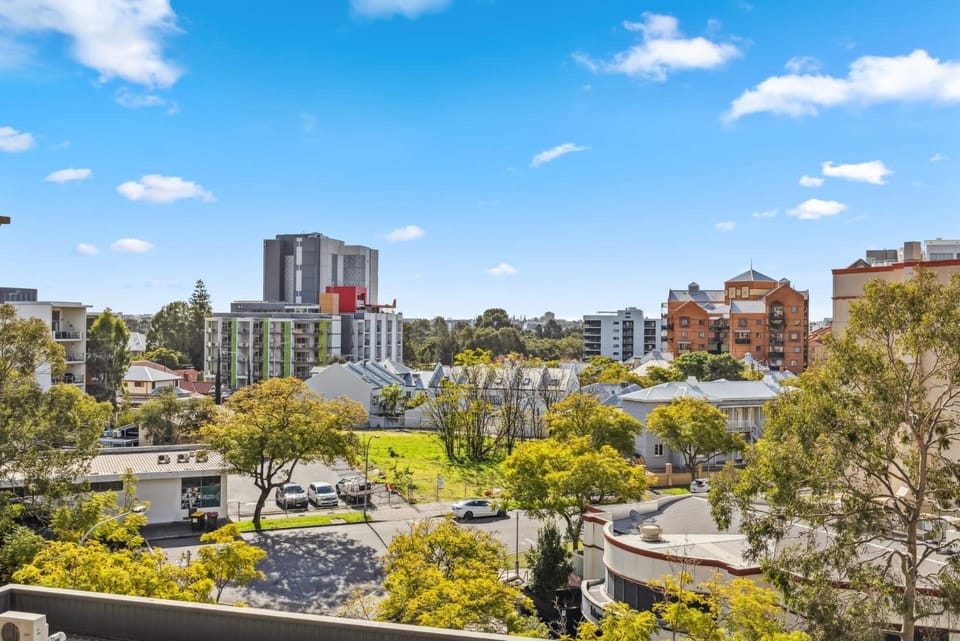 Cozy 2-Bedroom Apartment with City Views Apartment in Perth