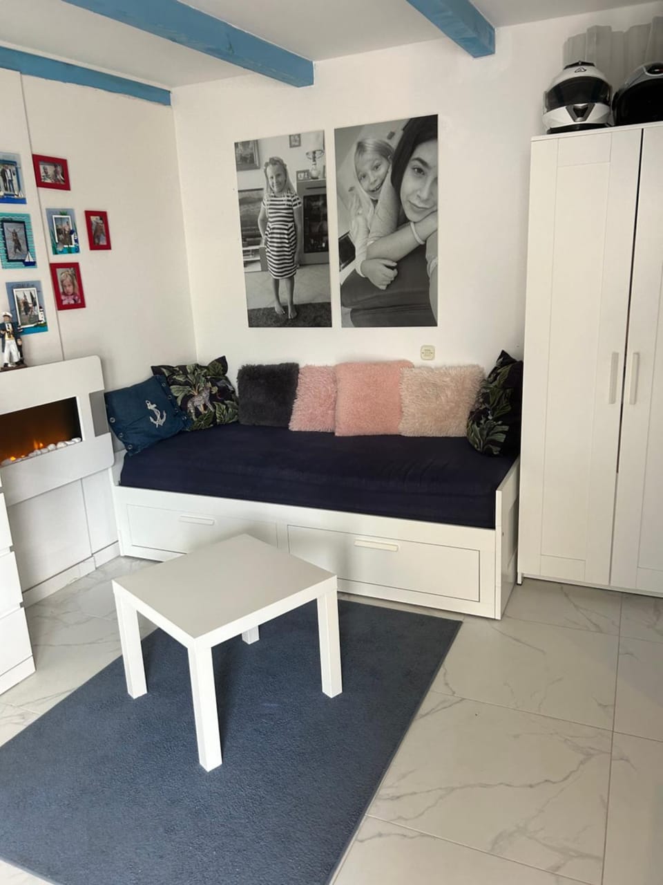 Living room, Seating area