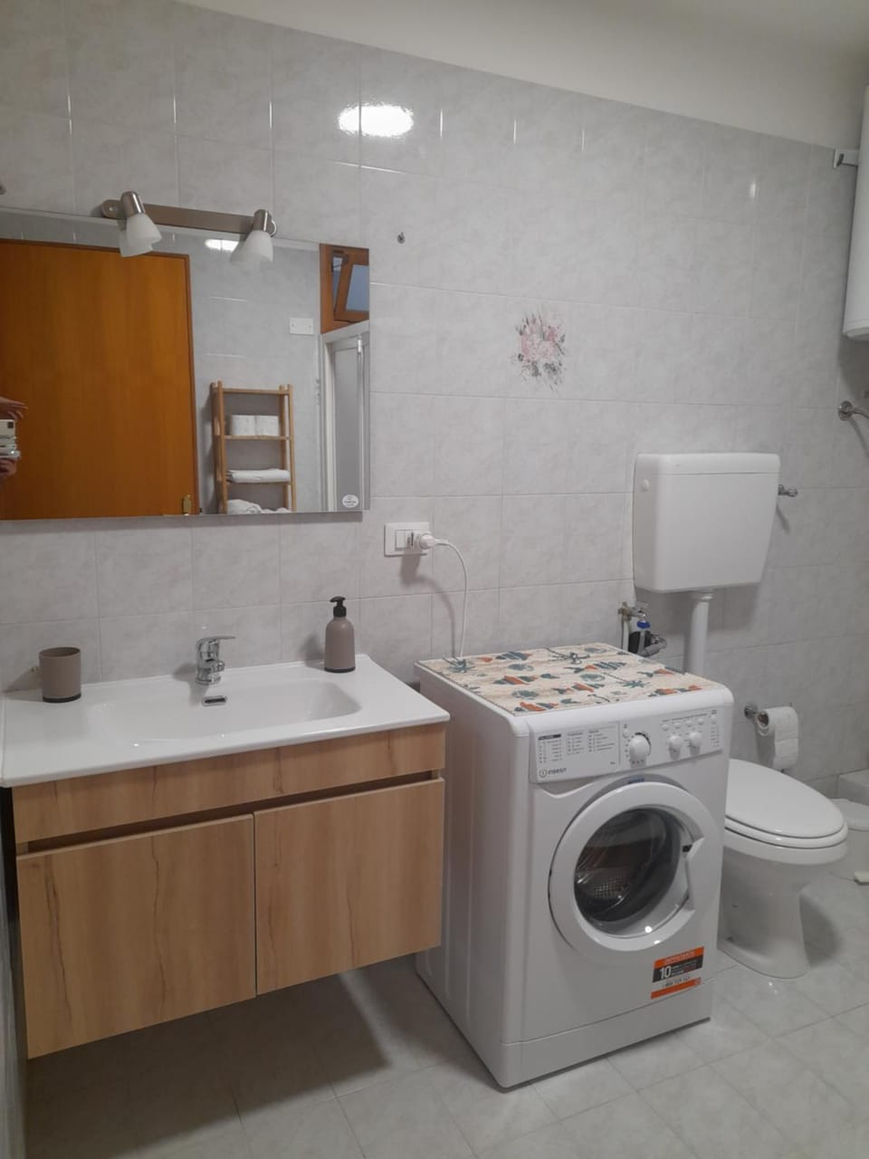 Toilet, Bathroom, washing machine