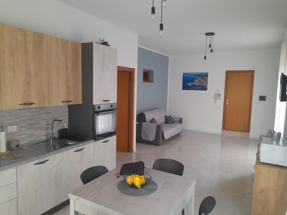 TV and multimedia, Kitchen or kitchenette, Living room, Dining area, stove