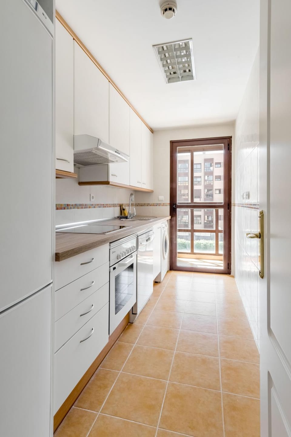 Kitchen or kitchenette, dishwasher, stove