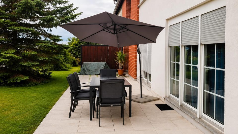 Balcony/Terrace, Seating area, Dining area, Garden view