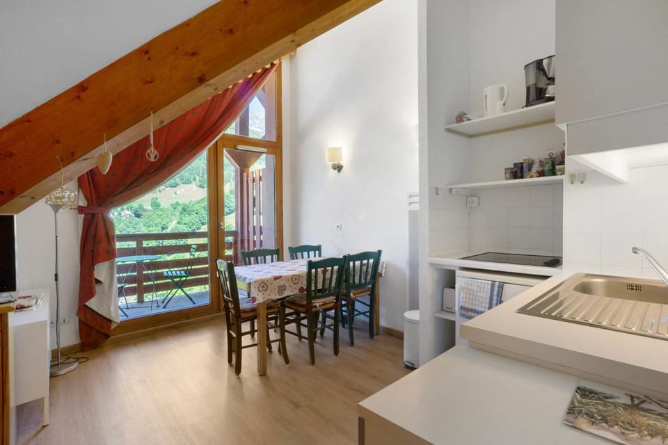 Property building, Kitchen or kitchenette, Living room
