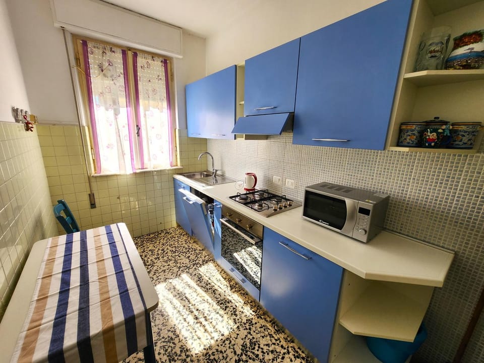 Kitchen or kitchenette, oven, stove