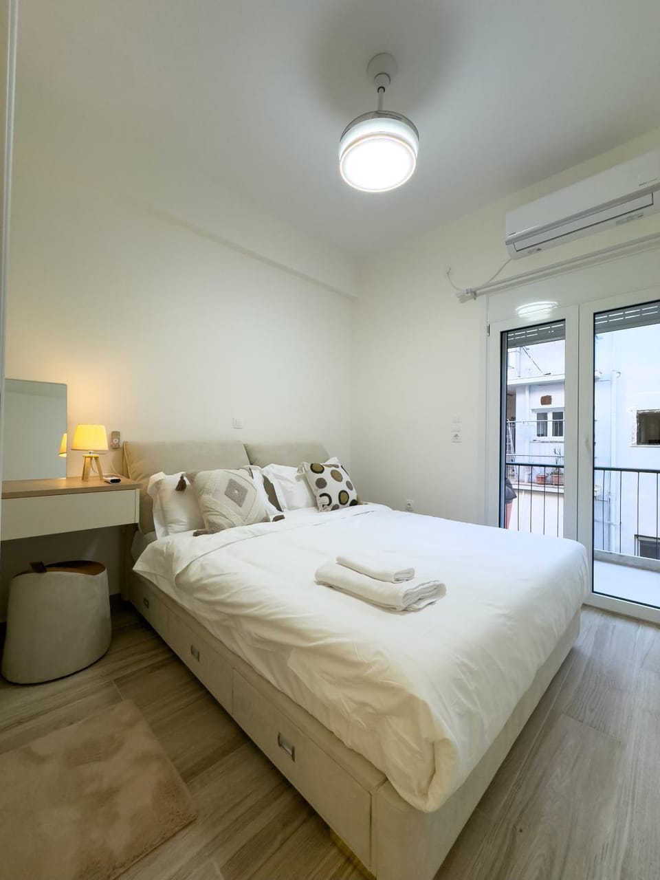 Photo of the whole room, Bedroom
