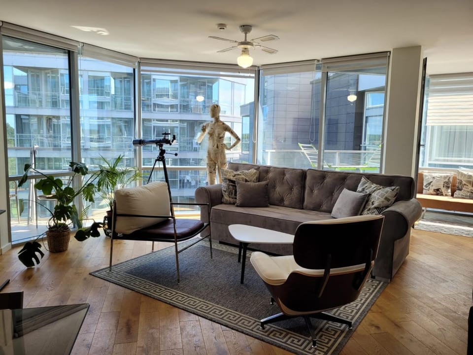 Living room, Seating area