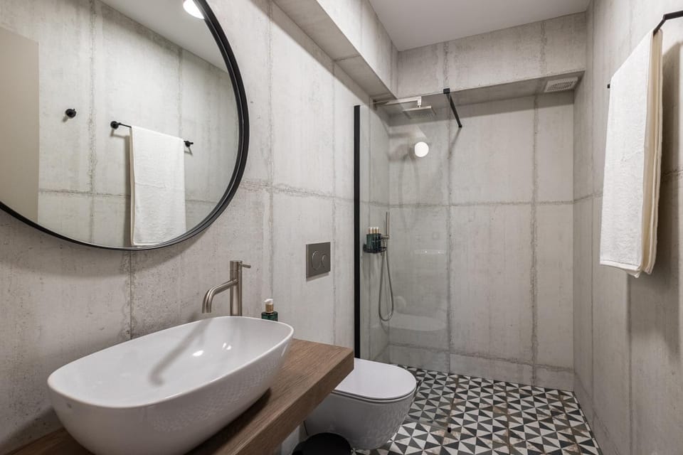 Shower, Toilet, Bathroom, towels