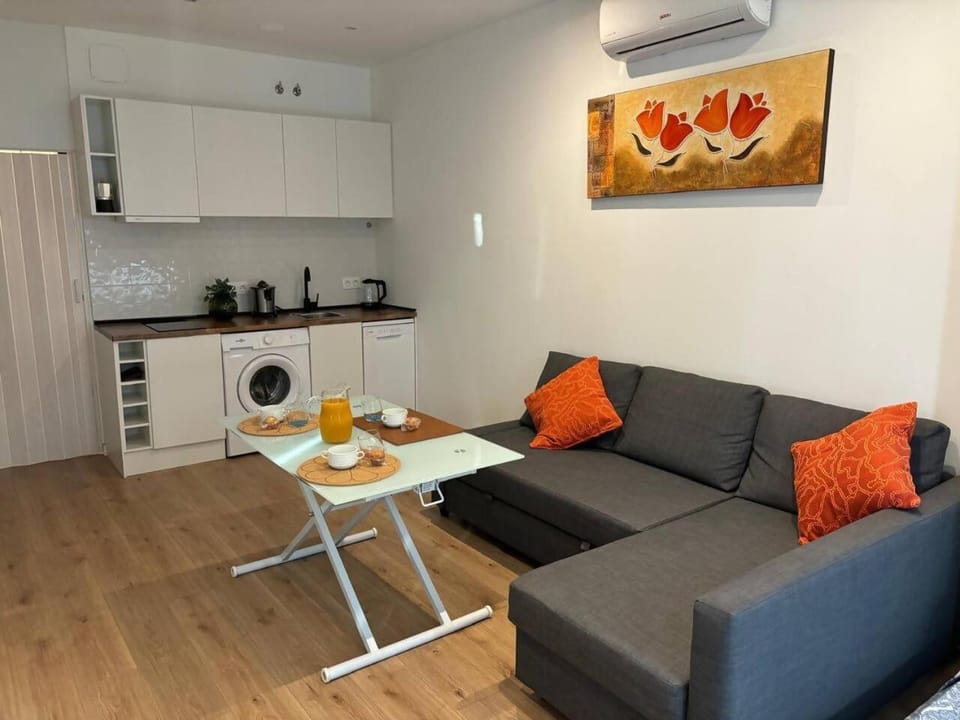 Kitchen or kitchenette, Living room