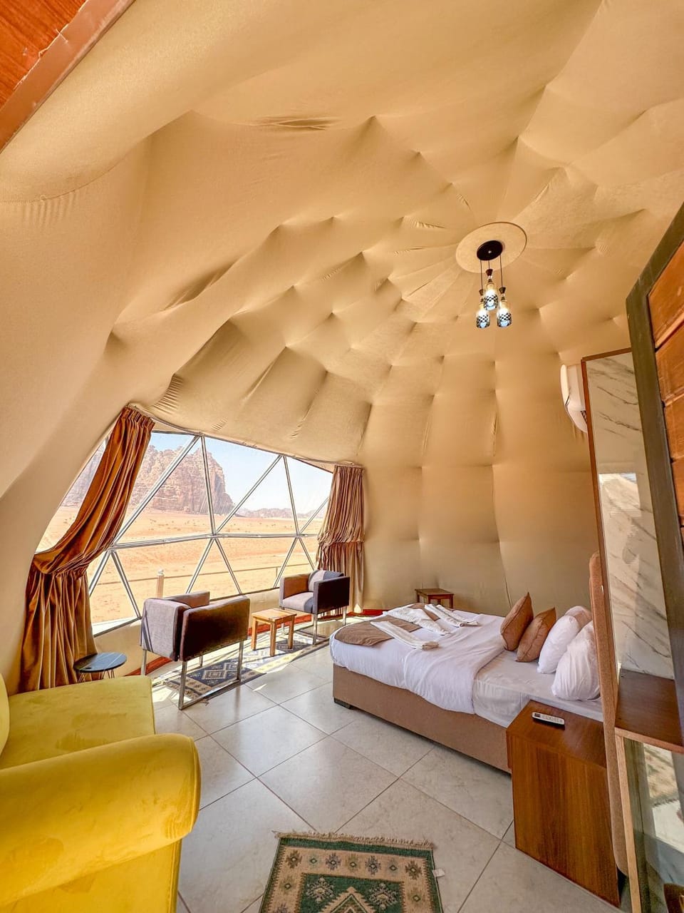 Bed, Living room, Photo of the whole room, Seating area, Bedroom