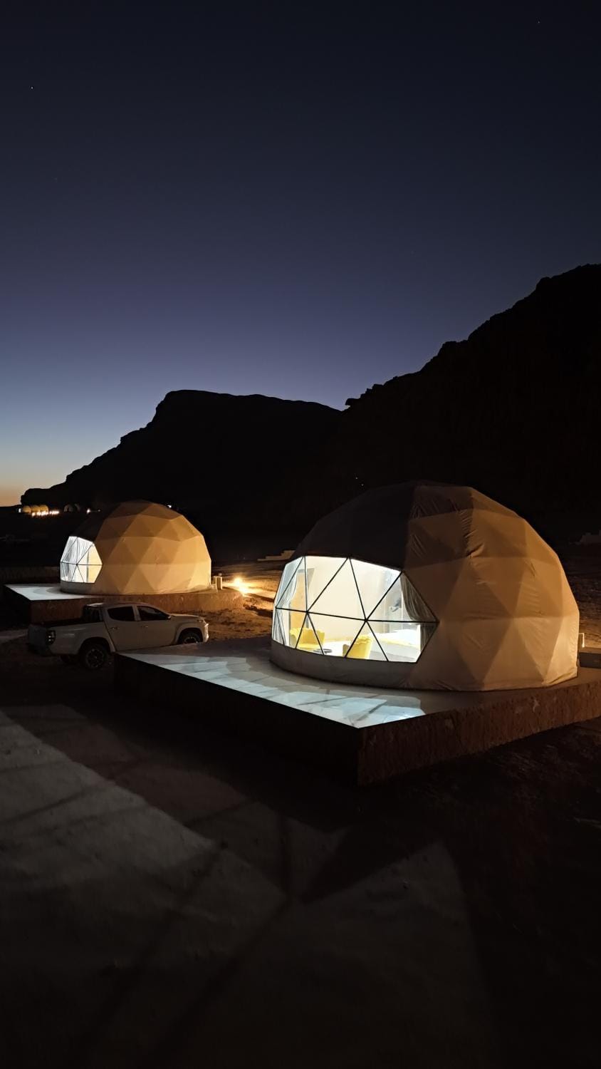 Property building, Restaurant/places to eat, Night, Natural landscape, Mountain view, Swimming pool, Breakfast