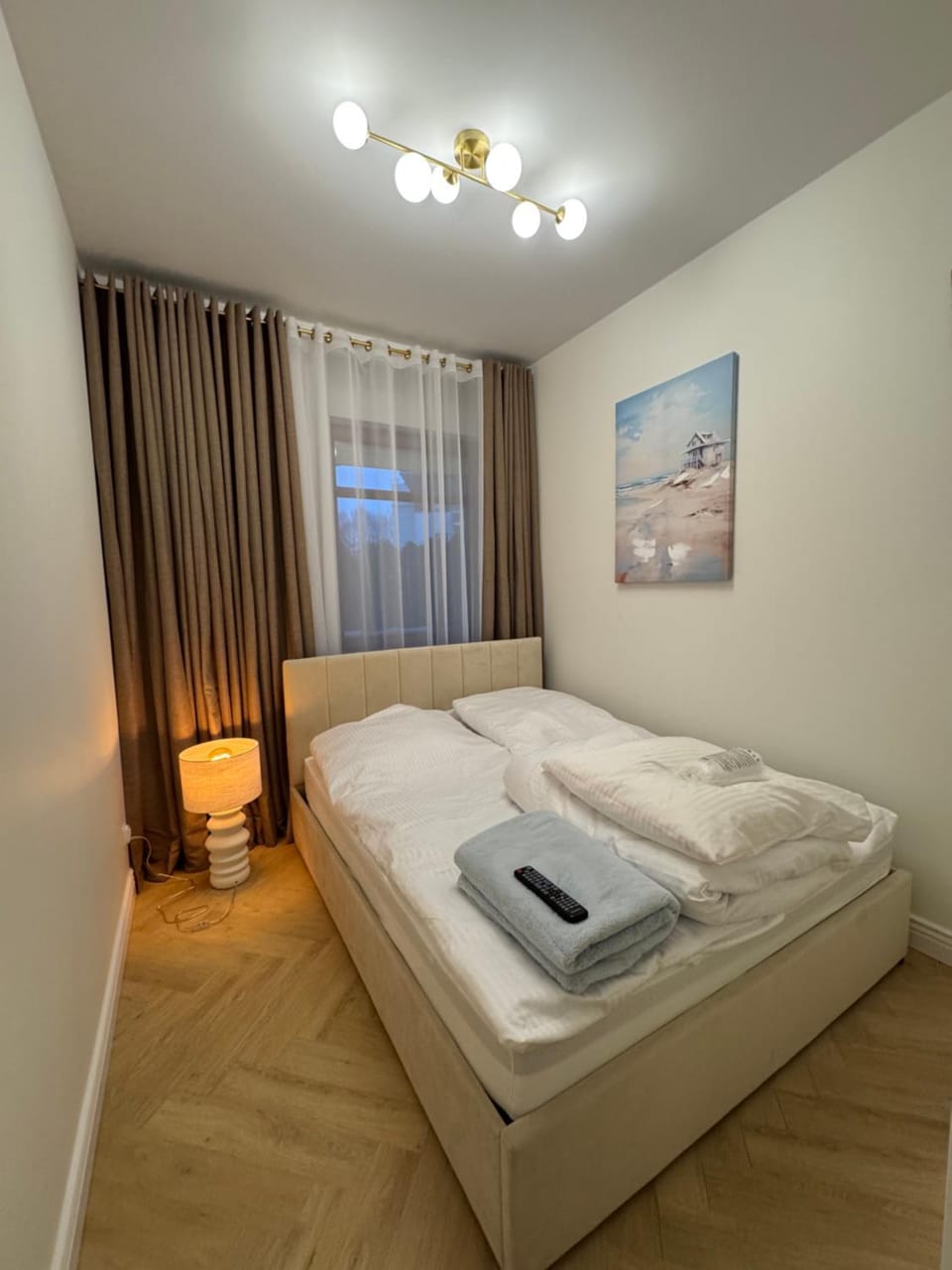 Bed, TV and multimedia, Photo of the whole room, Bedroom, flat iron, towels