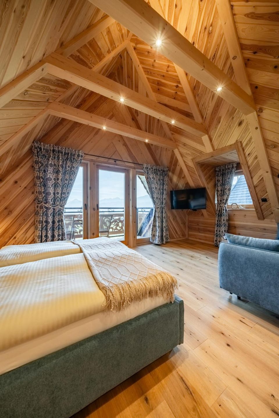 TV and multimedia, Balcony/Terrace, Bedroom, Mountain view