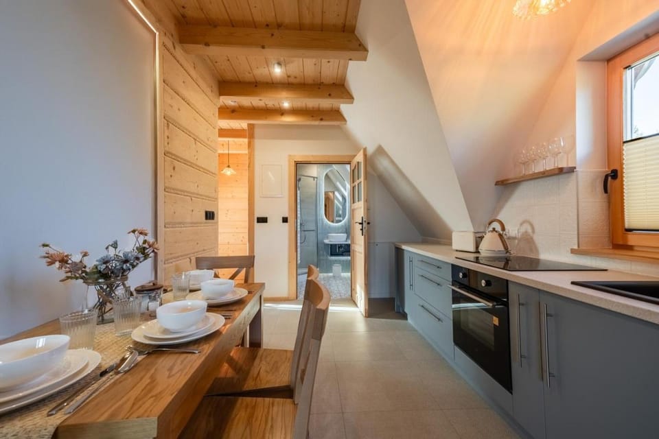 Kitchen or kitchenette, Dining area, dishwasher, stove, toaster, washing machine