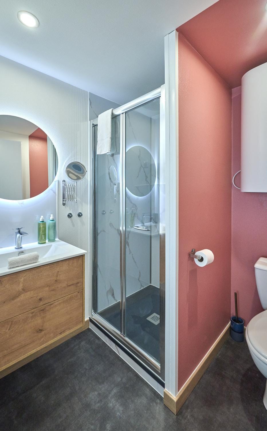 Shower, Toilet, Bathroom, towels