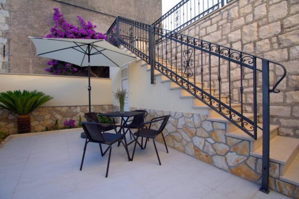 Valentina Apartment in Vis