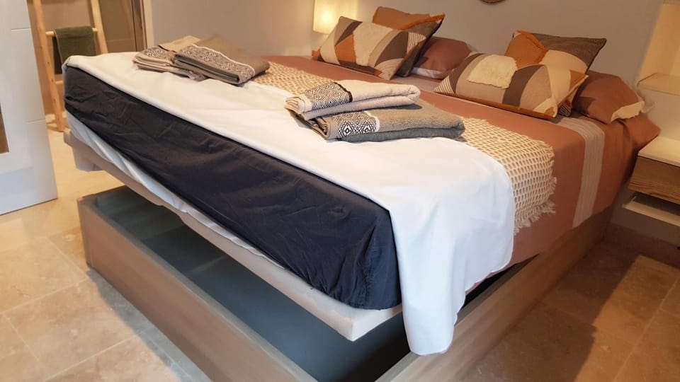 Bedroom, storage