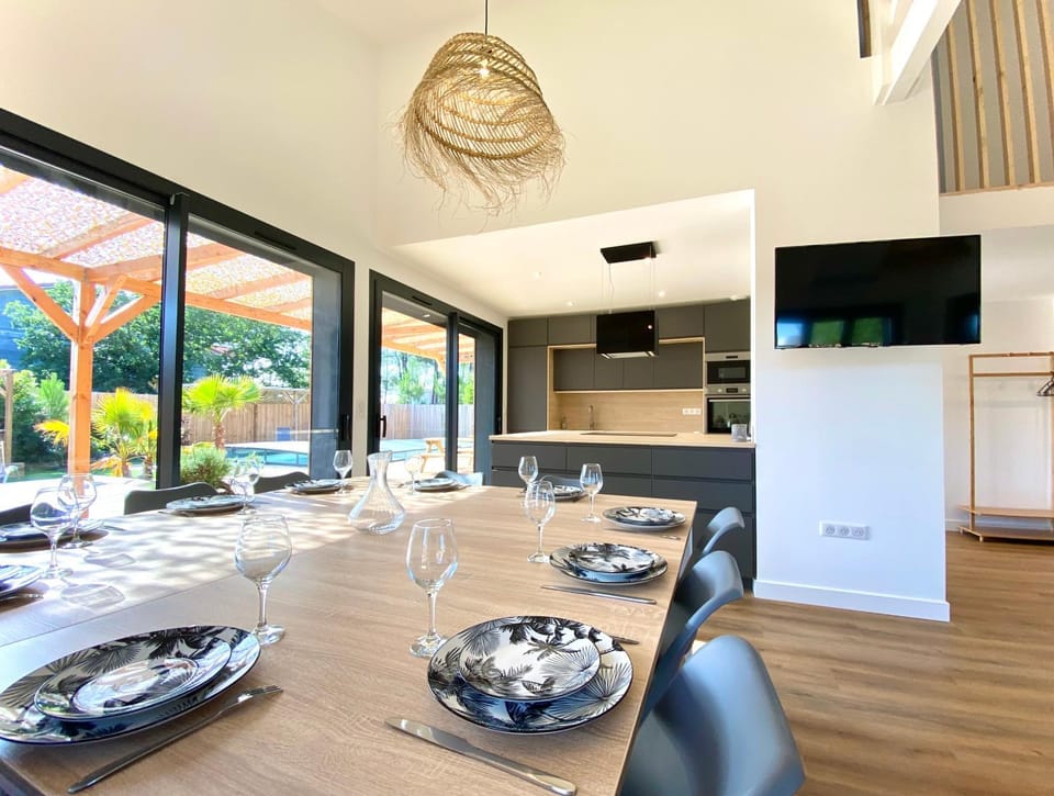 Communal lounge/ TV room, TV and multimedia, Kitchen or kitchenette, Dining area