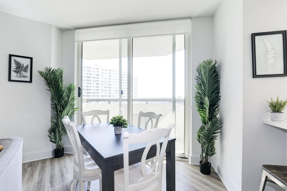 Seating area, Dining area