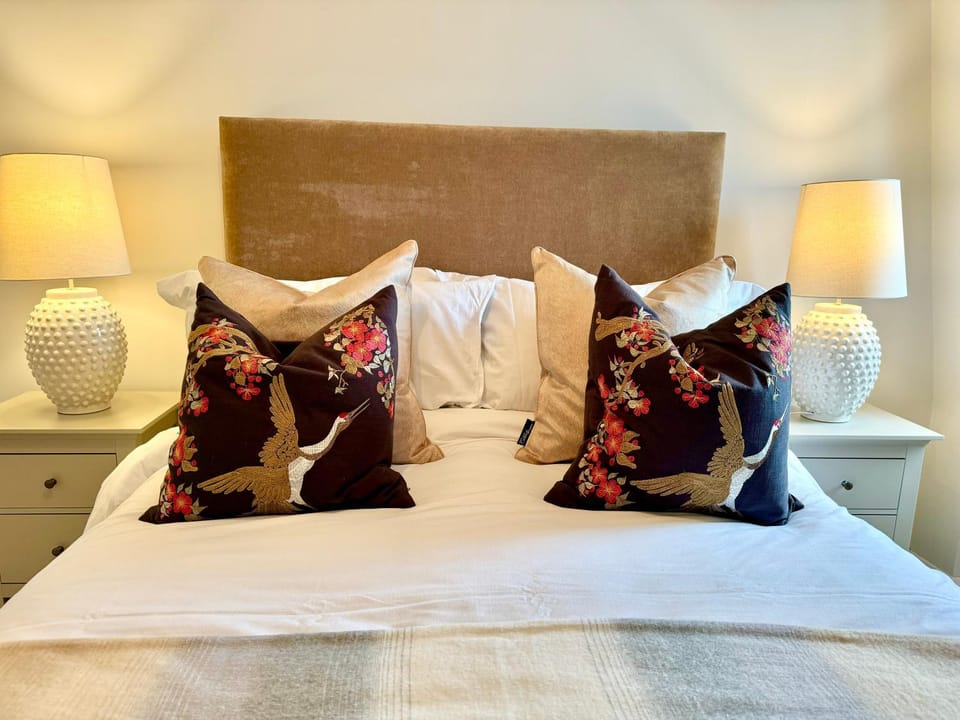 Stylish spacious 1 bed flat Apartment in West Oxfordshire District