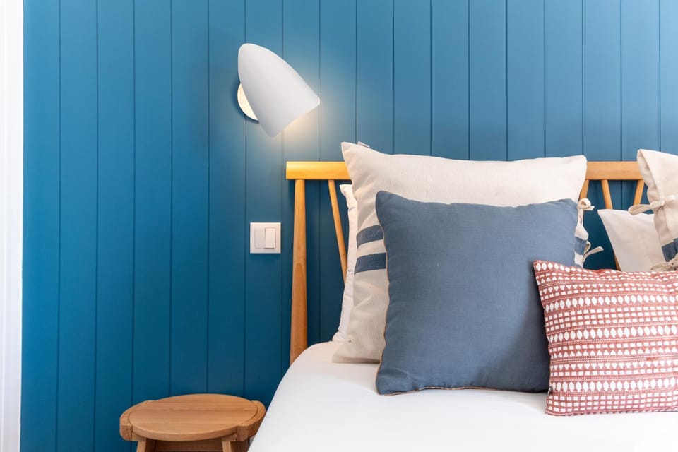 Bed, Photo of the whole room, Decorative detail, Bedroom