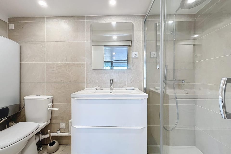 Studio with pool near the harbor Apartment in Gruissan