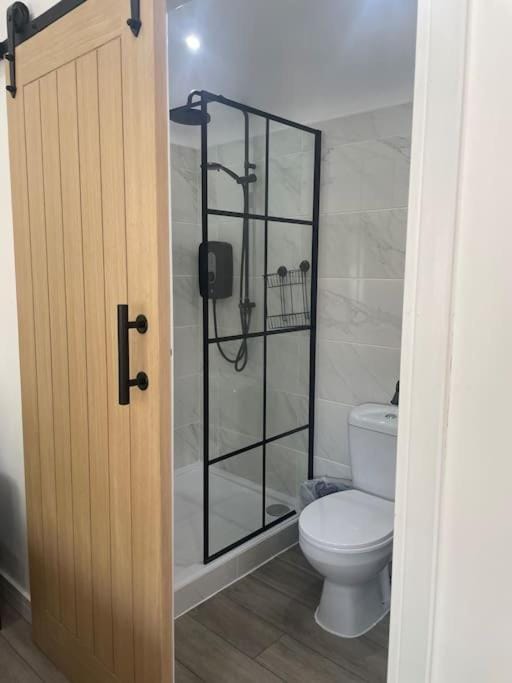 Shower, Toilet