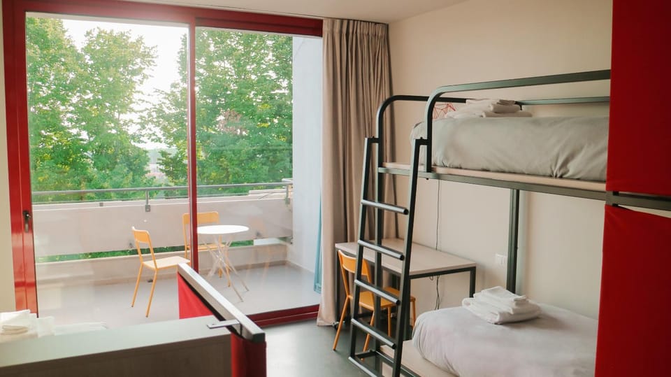 Bed, Photo of the whole room, Bedroom, bunk bed, towels